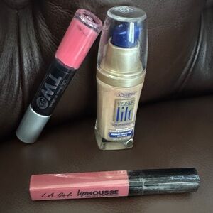 🆕 3 pc beauty set L’Oreal 145 Classic Ivory & LA Girl BFF Lip Mousse Velvet